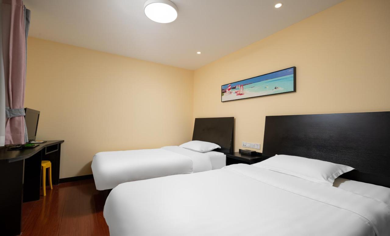 Spring Time Hostel--Nearby Tiananmen Square & Forbidden City & Wangfujing Street & Line 5,6 Subway Nearby,Free Wifi Пекін Екстер'єр фото